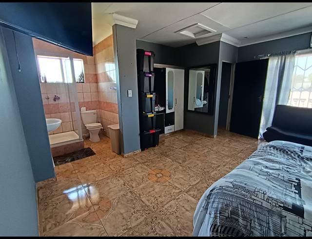 4 BEDROOM FREEHOLD FOR SALE IN BRACKENDOWNS